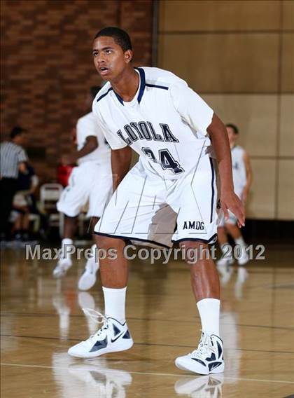 Thumbnail 1 in Notre Dame vs. Loyola photogallery.