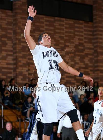 Thumbnail 2 in Notre Dame vs. Loyola photogallery.