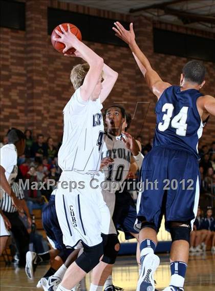Thumbnail 3 in Notre Dame vs. Loyola photogallery.
