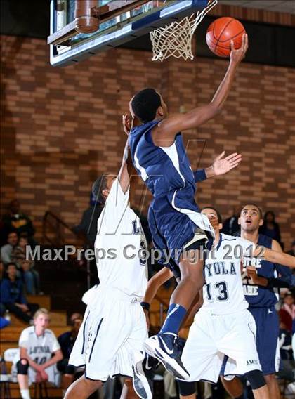 Thumbnail 1 in Notre Dame vs. Loyola photogallery.