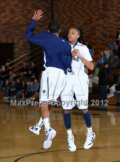 Thumbnail 3 in Notre Dame vs. Loyola photogallery.