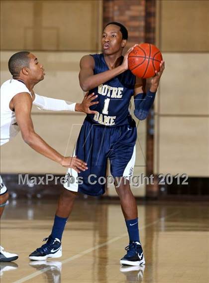 Thumbnail 3 in Notre Dame vs. Loyola photogallery.