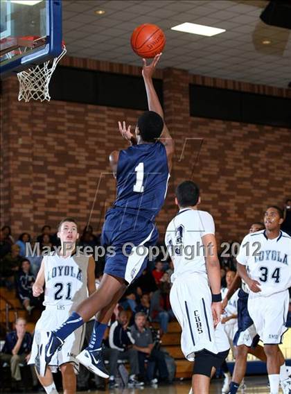 Thumbnail 1 in Notre Dame vs. Loyola photogallery.