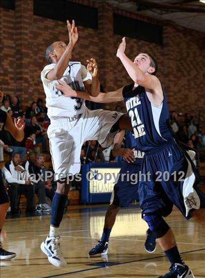 Thumbnail 3 in Notre Dame vs. Loyola photogallery.