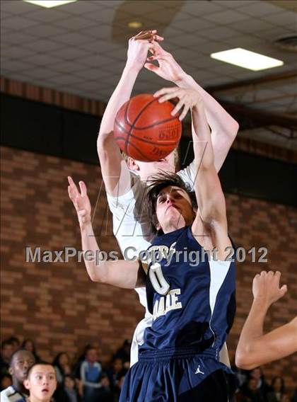 Thumbnail 2 in Notre Dame vs. Loyola photogallery.