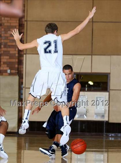 Thumbnail 3 in Notre Dame vs. Loyola photogallery.