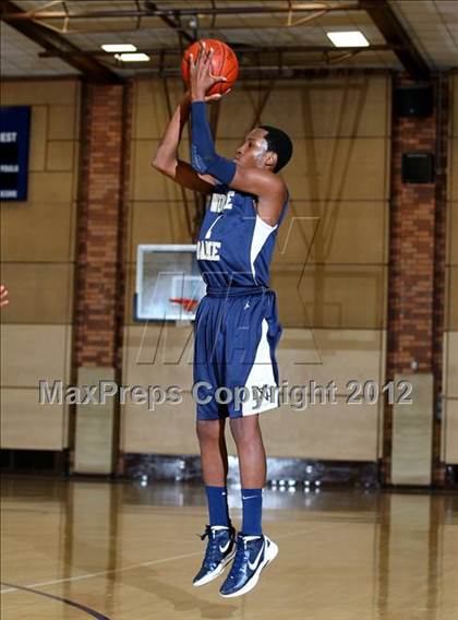 Thumbnail 1 in Notre Dame vs. Loyola photogallery.
