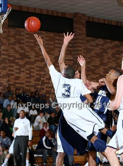 Thumbnail 1 in Notre Dame vs. Loyola photogallery.
