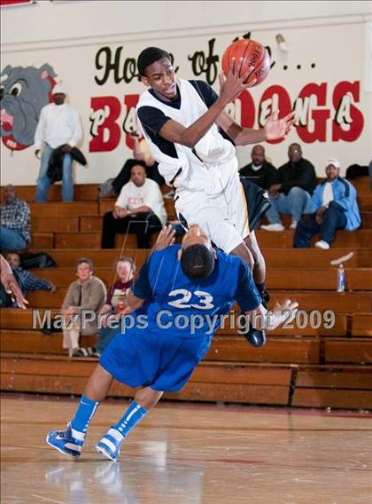 Thumbnail 3 in Lutheran vs. Eisenhower (Rose City Round Ball Classic) photogallery.
