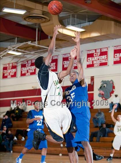 Thumbnail 3 in Lutheran vs. Eisenhower (Rose City Round Ball Classic) photogallery.