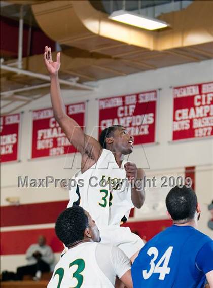 Thumbnail 2 in Lutheran vs. Eisenhower (Rose City Round Ball Classic) photogallery.