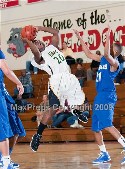 Thumbnail 3 in Lutheran vs. Eisenhower (Rose City Round Ball Classic) photogallery.