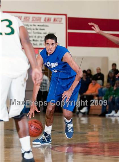 Thumbnail 1 in Lutheran vs. Eisenhower (Rose City Round Ball Classic) photogallery.