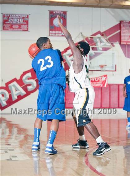 Thumbnail 1 in Lutheran vs. Eisenhower (Rose City Round Ball Classic) photogallery.