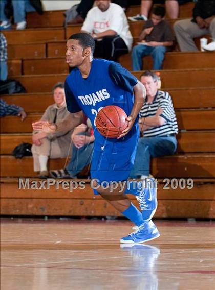 Thumbnail 2 in Lutheran vs. Eisenhower (Rose City Round Ball Classic) photogallery.