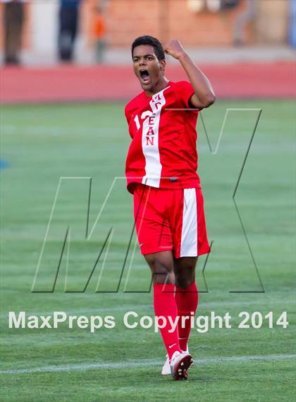 Thumbnail 2 in McLean vs. Yorktown (VHSL 6A Semifinal) photogallery.