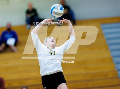Thumbnail 2 in Gretna vs. Bellevue East photogallery.