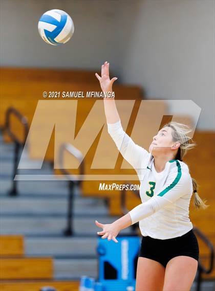 Thumbnail 3 in Gretna vs. Bellevue East photogallery.