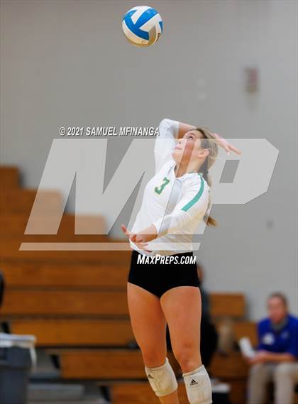 Thumbnail 2 in Gretna vs. Bellevue East photogallery.