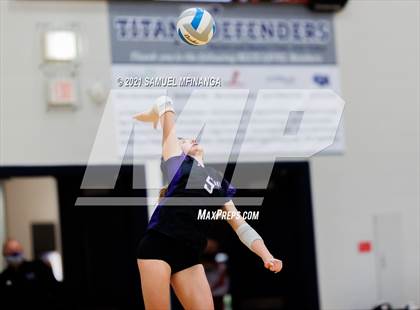 Thumbnail 1 in Gretna vs. Bellevue East photogallery.