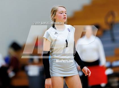 Thumbnail 2 in Gretna vs. Bellevue East photogallery.