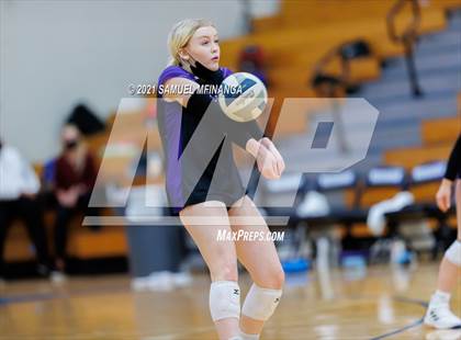 Thumbnail 1 in Gretna vs. Bellevue East photogallery.