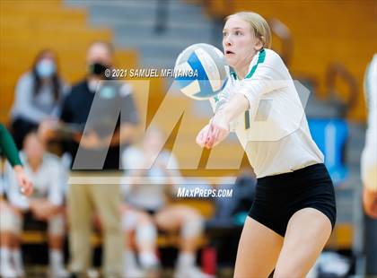 Thumbnail 1 in Gretna vs. Bellevue East photogallery.