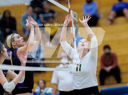 Thumbnail 1 in Gretna vs. Bellevue East photogallery.