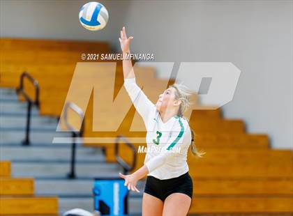 Thumbnail 2 in Gretna vs. Bellevue East photogallery.