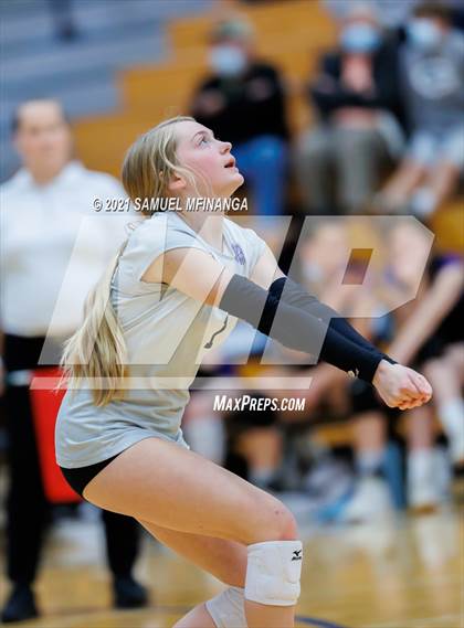 Thumbnail 2 in Gretna vs. Bellevue East photogallery.