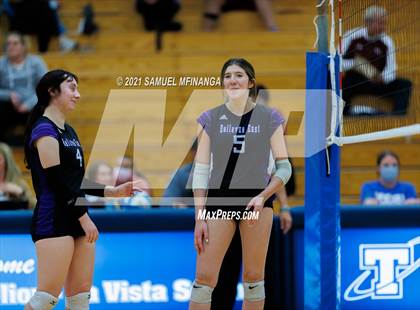 Thumbnail 1 in Gretna vs. Bellevue East photogallery.