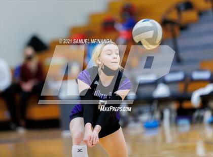Thumbnail 2 in Gretna vs. Bellevue East photogallery.