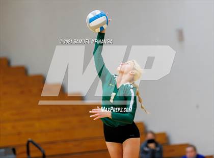 Thumbnail 2 in Gretna vs. Bellevue East photogallery.