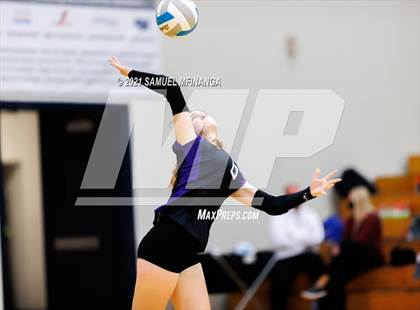 Thumbnail 1 in Gretna vs. Bellevue East photogallery.