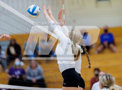 Thumbnail 3 in Gretna vs. Bellevue East photogallery.