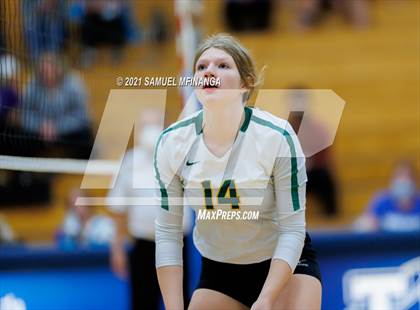 Thumbnail 1 in Gretna vs. Bellevue East photogallery.