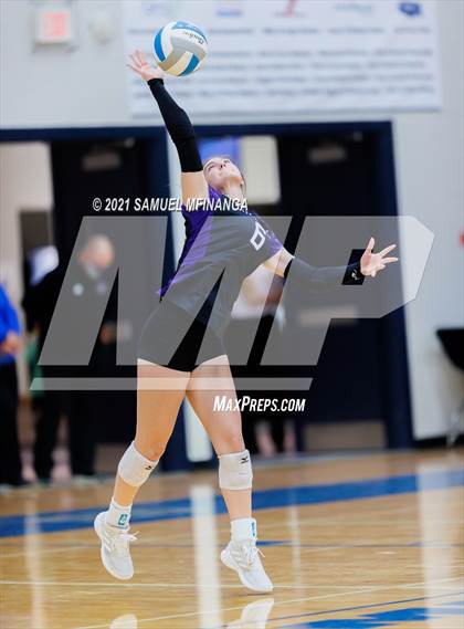 Thumbnail 2 in Gretna vs. Bellevue East photogallery.