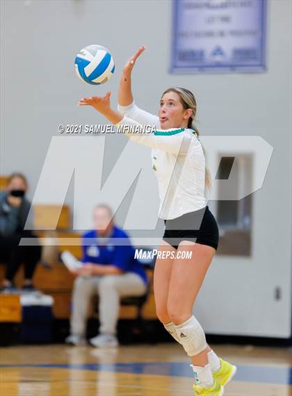 Thumbnail 1 in Gretna vs. Bellevue East photogallery.