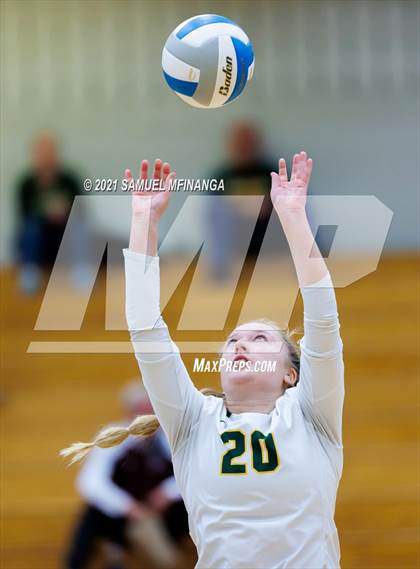 Thumbnail 2 in Gretna vs. Bellevue East photogallery.