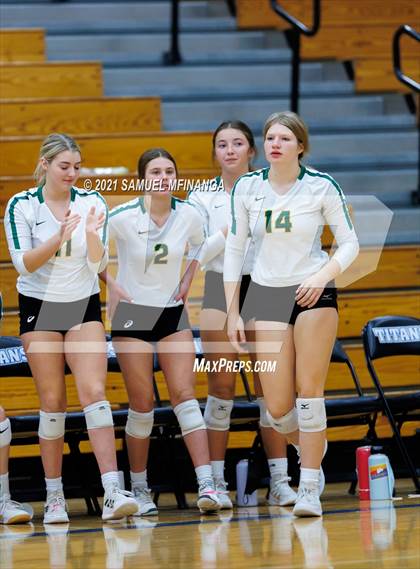 Thumbnail 2 in Gretna vs. Bellevue East photogallery.