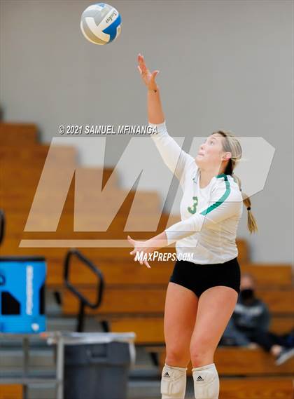Thumbnail 2 in Gretna vs. Bellevue East photogallery.