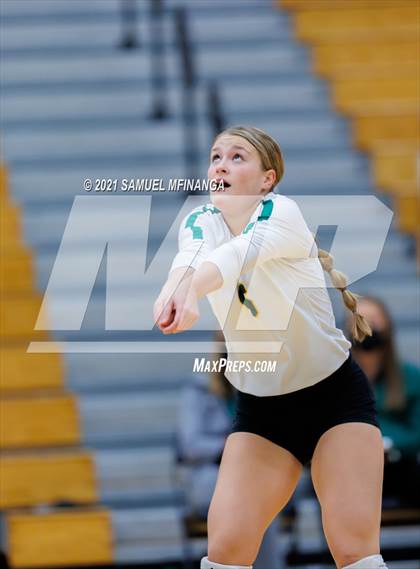 Thumbnail 1 in Gretna vs. Bellevue East photogallery.