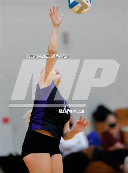Thumbnail 1 in Gretna vs. Bellevue East photogallery.