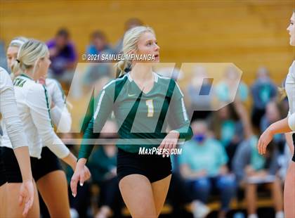 Thumbnail 1 in Gretna vs. Bellevue East photogallery.