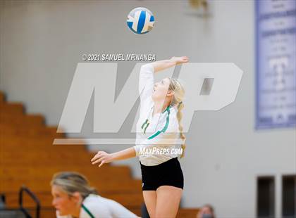 Thumbnail 2 in Gretna vs. Bellevue East photogallery.