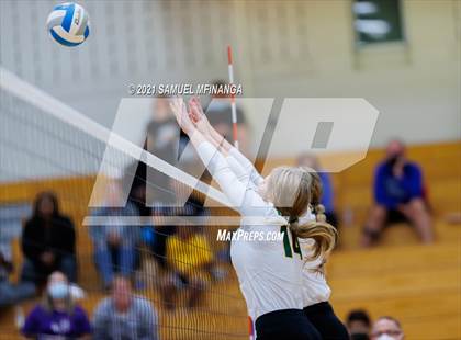 Thumbnail 2 in Gretna vs. Bellevue East photogallery.
