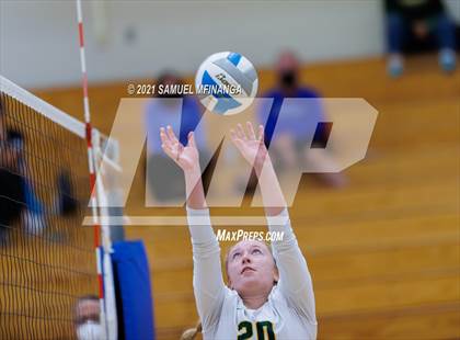 Thumbnail 2 in Gretna vs. Bellevue East photogallery.