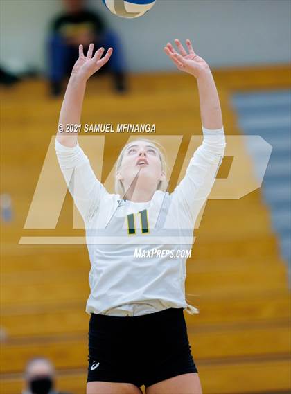 Thumbnail 3 in Gretna vs. Bellevue East photogallery.