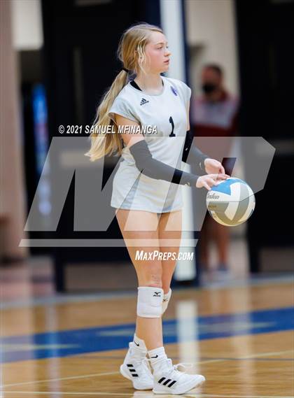 Thumbnail 1 in Gretna vs. Bellevue East photogallery.