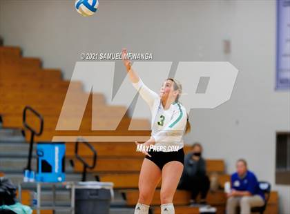 Thumbnail 1 in Gretna vs. Bellevue East photogallery.